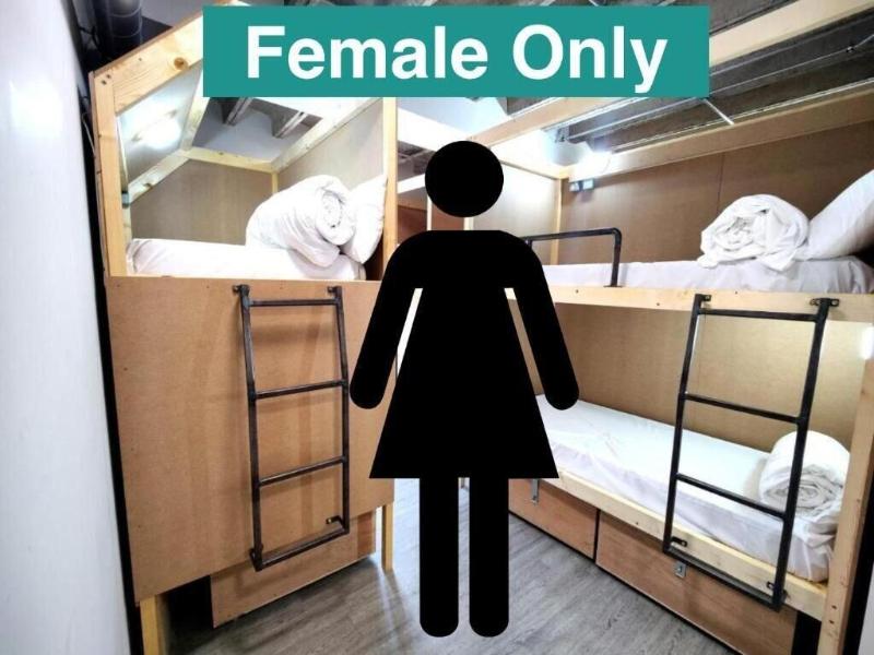 Cwtsh Hostel image