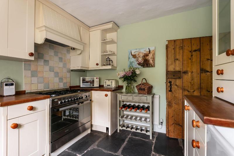 Maggie Puddle Cottage image