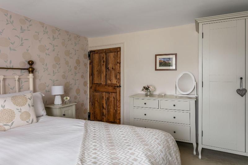 Maggie Puddle Cottage image