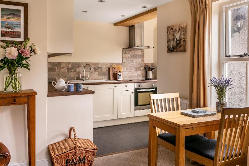 Maggie Puddle Cottage image