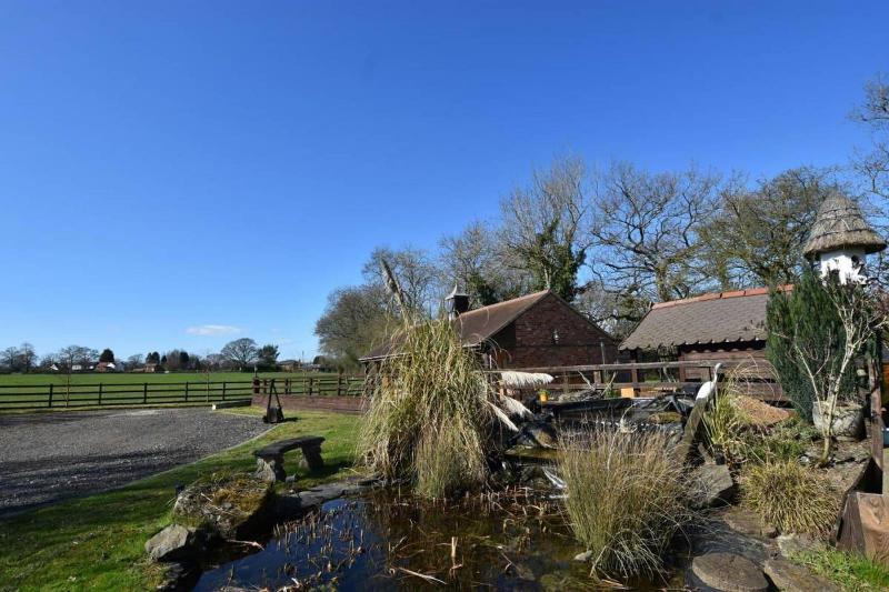 Oak Tree Stables image