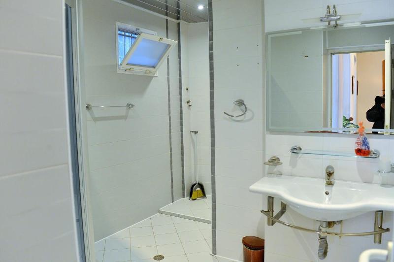 Baku Home Hostel image