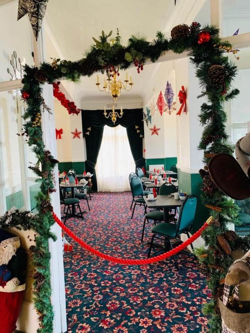 Four Oaks Hotel image