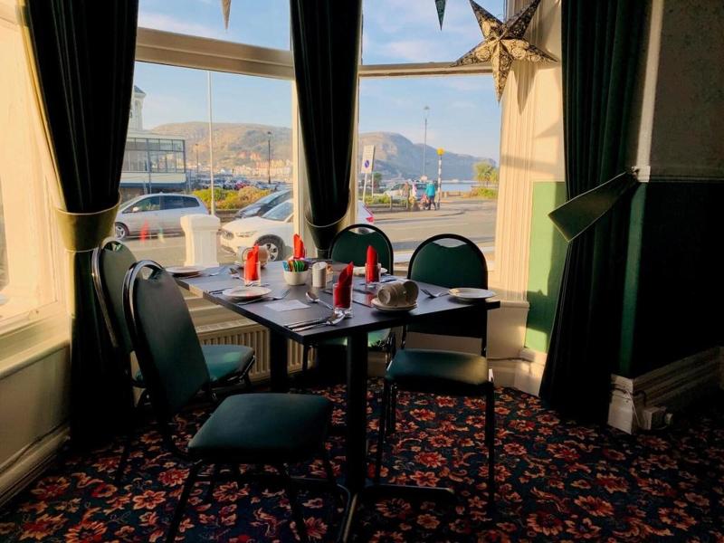 Four Oaks Hotel image