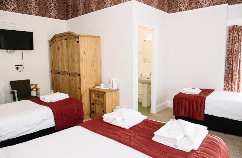 Four Oaks Hotel image