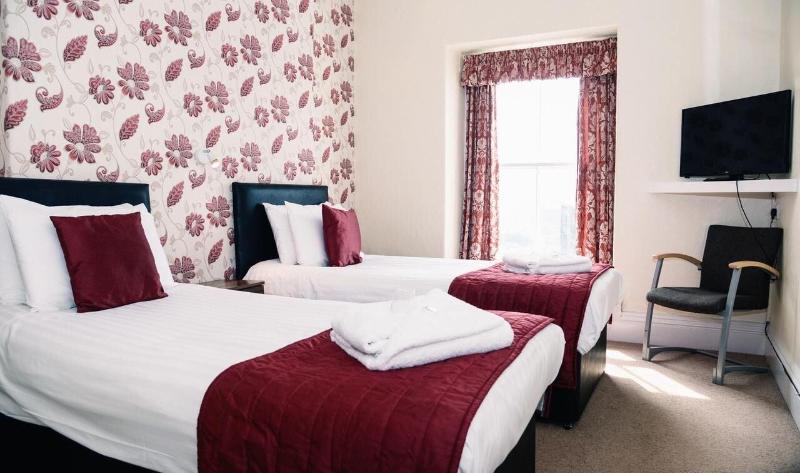 Four Oaks Hotel image