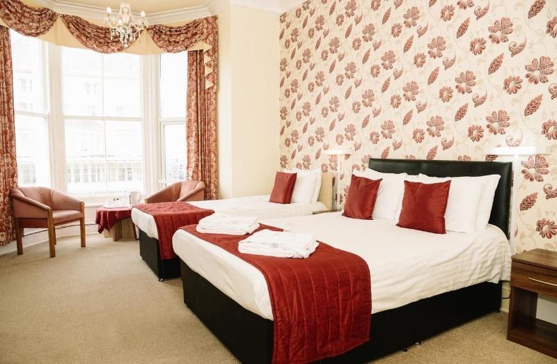 Four Oaks Hotel image
