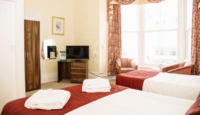 Four Oaks Hotel image