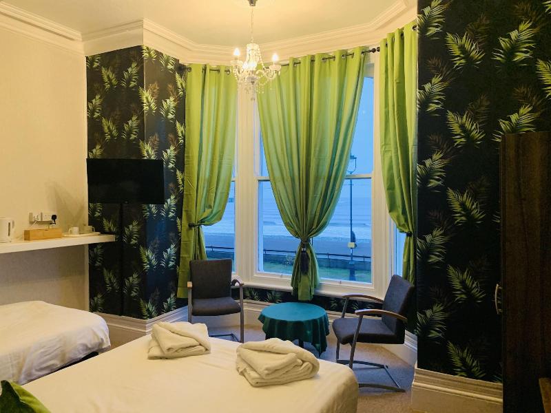 Four Oaks Hotel image