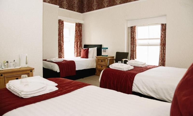 Four Oaks Hotel image