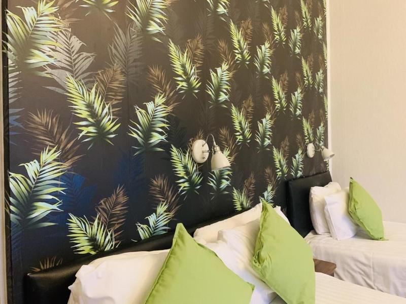Four Oaks Hotel image
