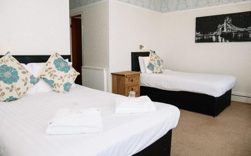 Four Oaks Hotel image