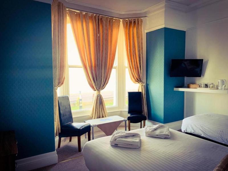 Four Oaks Hotel image