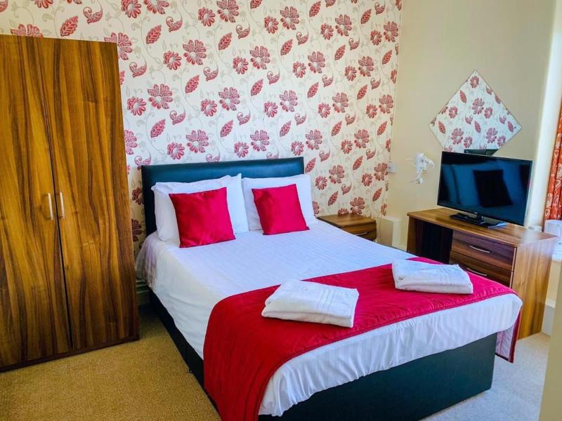 Four Oaks Hotel image
