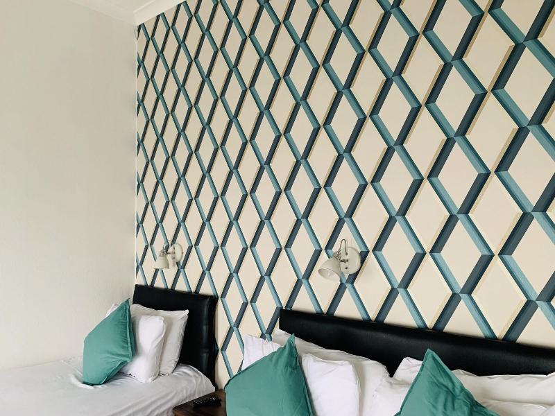 Four Oaks Hotel image