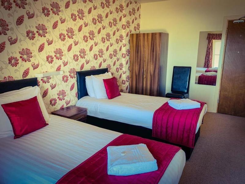 Four Oaks Hotel image