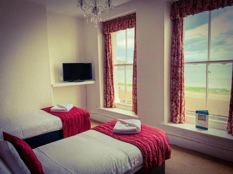Four Oaks Hotel image