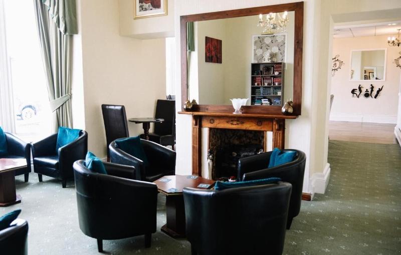 Four Oaks Hotel image