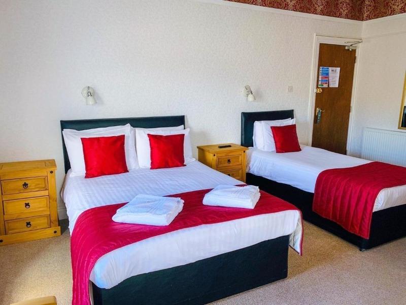 Four Oaks Hotel image