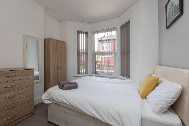 Townhouse @ 27 Electricity St Crewe image
