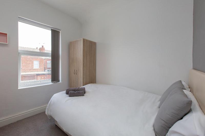 Townhouse @ 27 Electricity St Crewe image