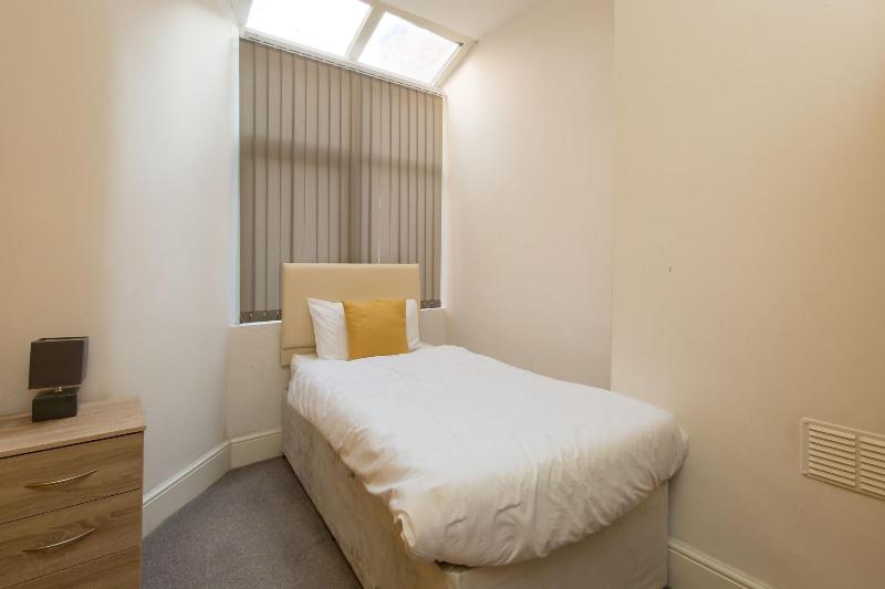 Townhouse @ 27 Electricity St Crewe image