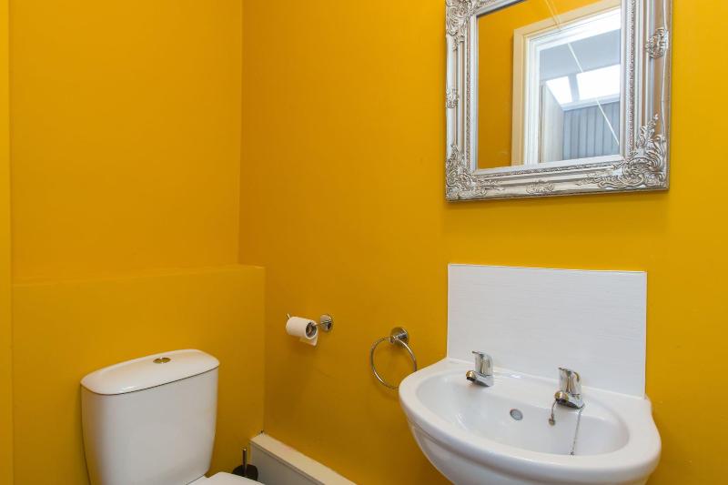 Townhouse @ 27 Electricity St Crewe image