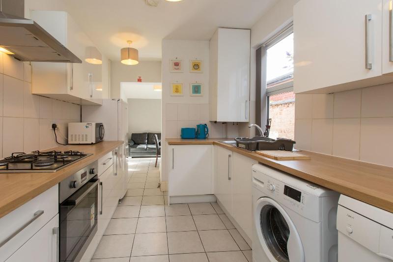 Townhouse @ 27 Electricity St Crewe image