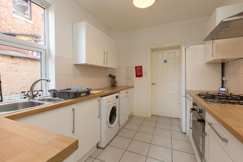 Townhouse @ 27 Electricity St Crewe image