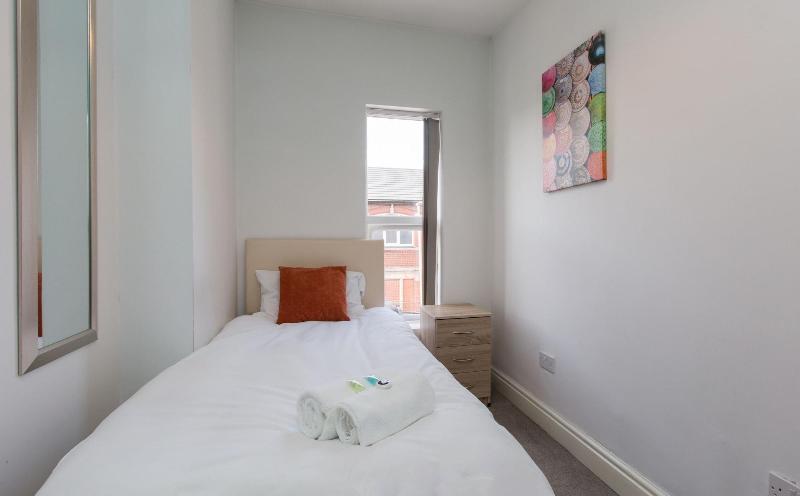 Townhouse @ 27 Electricity St Crewe image