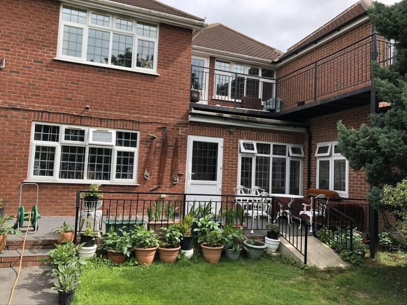 1-bed Unit 10 Minute Drive From Hellfire Caves image