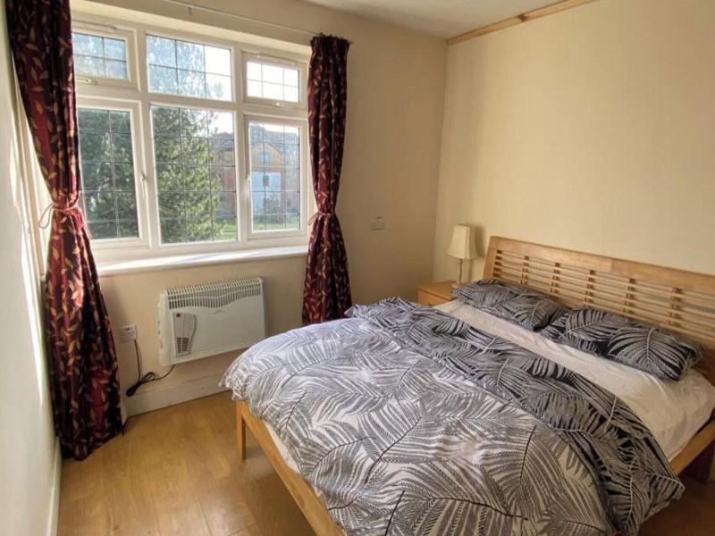 1-bed Unit 10 Minute Drive From Hellfire Caves image
