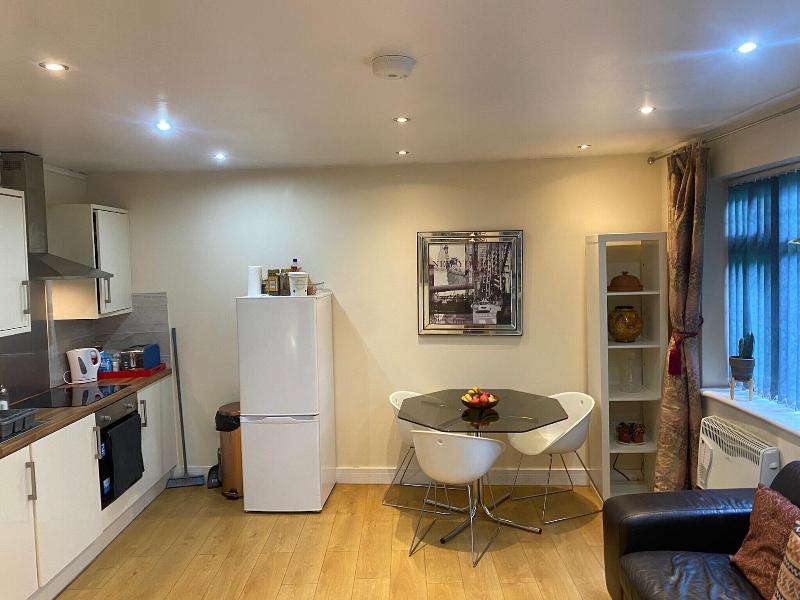 1-bed Unit 10 Minute Drive From Hellfire Caves image