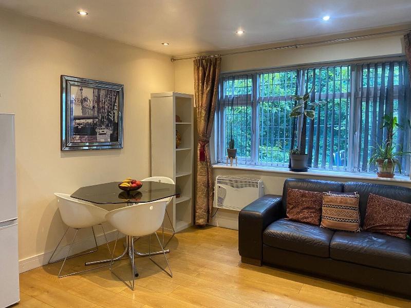 1-bed Unit 10 Minute Drive From Hellfire Caves image