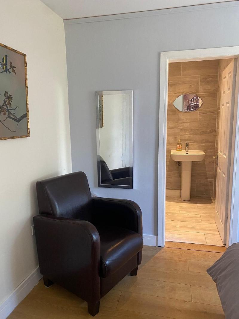 1-bed Unit 10 Minute Drive From Hellfire Caves image