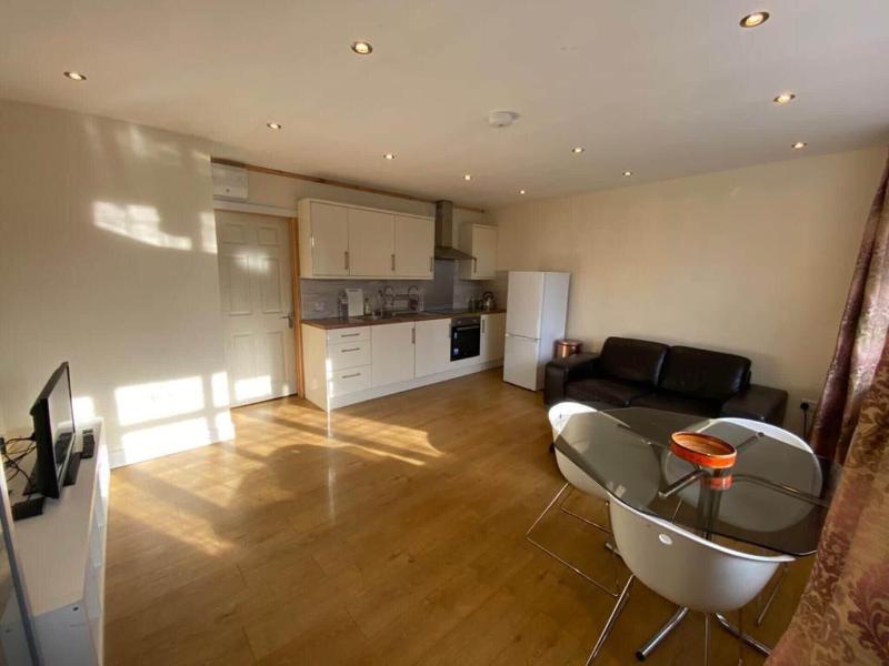 1-bed Unit 10 Minute Drive From Hellfire Caves image