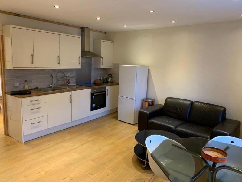 1-bed Unit 10 Minute Drive From Hellfire Caves image