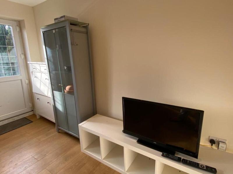 1-bed Unit 10 Minute Drive From Hellfire Caves image