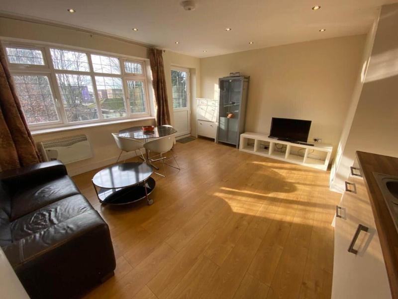 1-bed Unit 10 Minute Drive From Hellfire Caves image