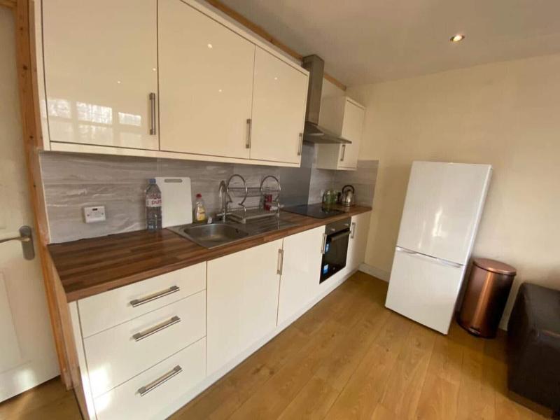1-bed Unit 10 Minute Drive From Hellfire Caves image
