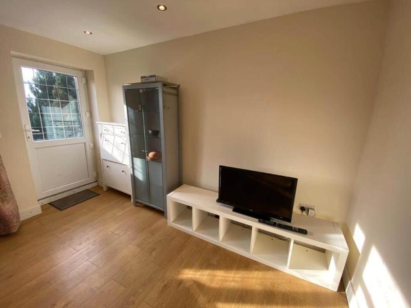 1-bed Unit 10 Minute Drive From Hellfire Caves image