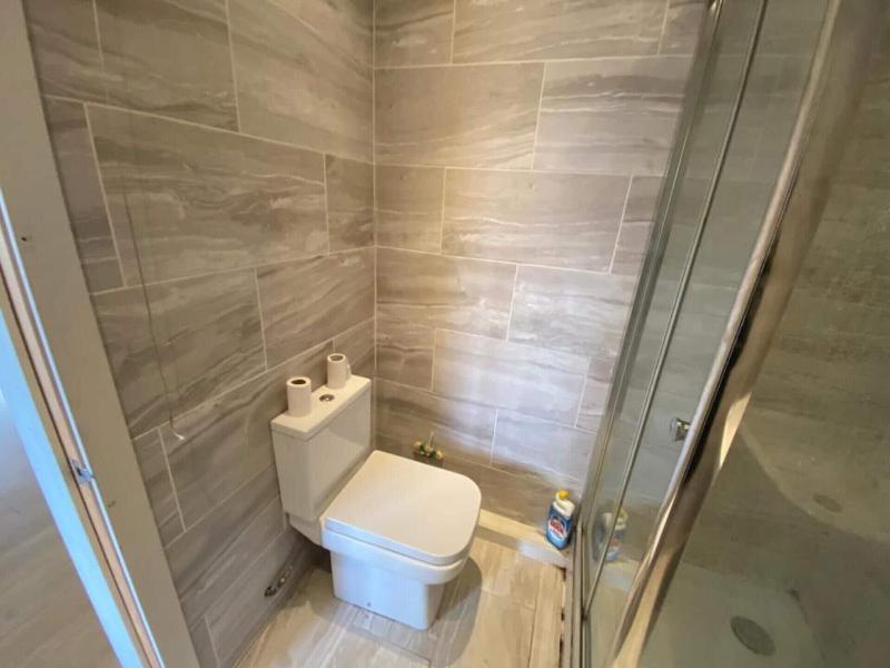 1-bed Unit 10 Minute Drive From Hellfire Caves image