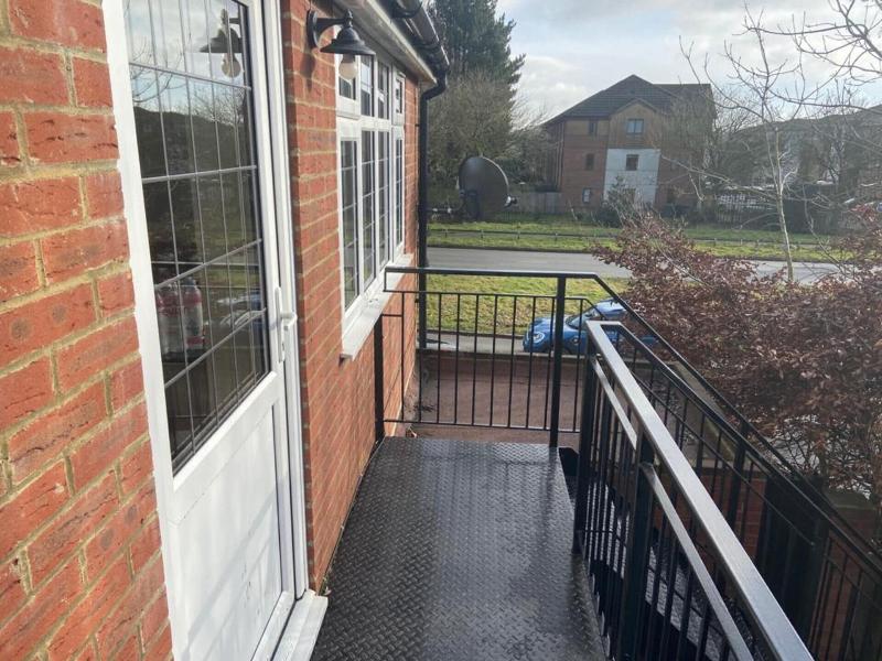 1-bed Unit 10 Minute Drive From Hellfire Caves image