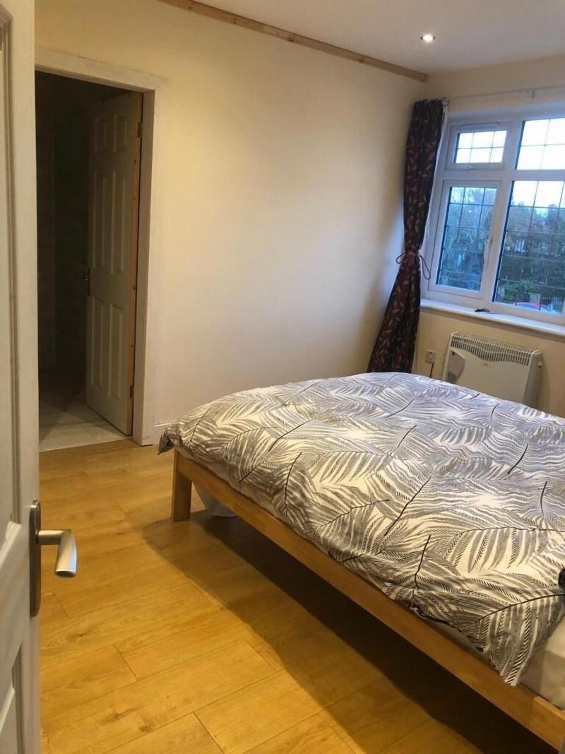 1-bed Unit 10 Minute Drive From Hellfire Caves image