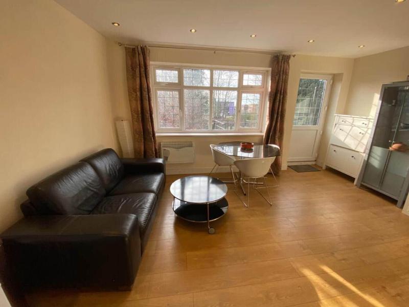 1-bed Unit 10 Minute Drive From Hellfire Caves image