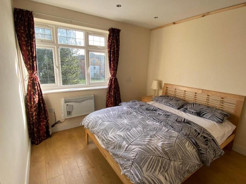 1-bed Unit 10 Minute Drive From Hellfire Caves image
