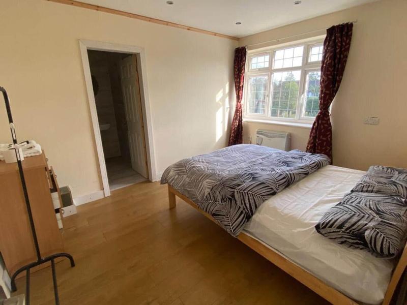 1-bed Unit 10 Minute Drive From Hellfire Caves image
