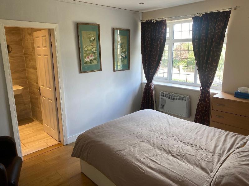 1-bed Unit 10 Minute Drive From Hellfire Caves image