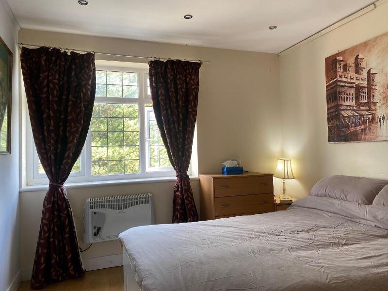 1-bed Unit 10 Minute Drive From Hellfire Caves image