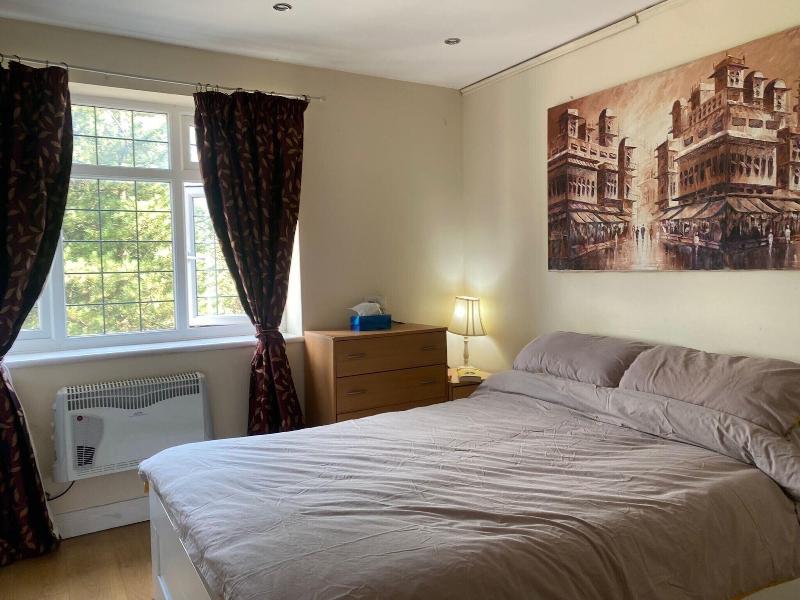1-bed Unit 10 Minute Drive From Hellfire Caves image